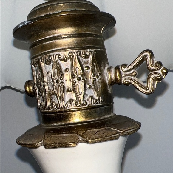 Mid Century Milk Glass Lamp. Floral Rose Design. Scalloped shade included - Picture 3 of 5